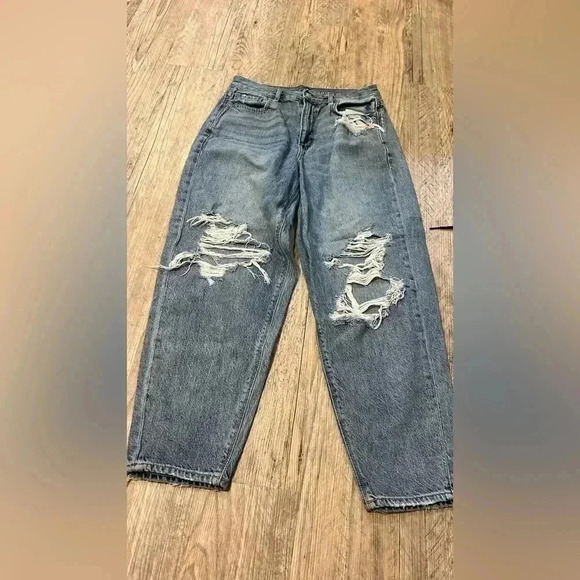 American Eagle Relaxed Mom jeans high rise size 4 regular in EUC - Picture 1 of 7